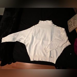 NWT T Tahari Winter White/Cream Sweater with gold accents size Medium